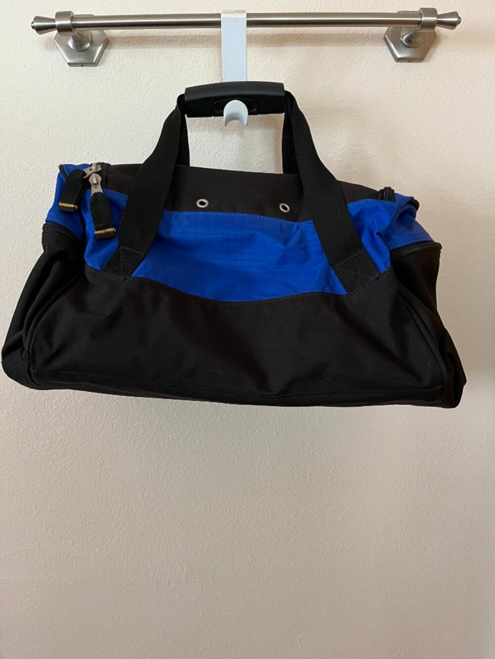 Ogio Gym Duffle - Picture 2 of 5